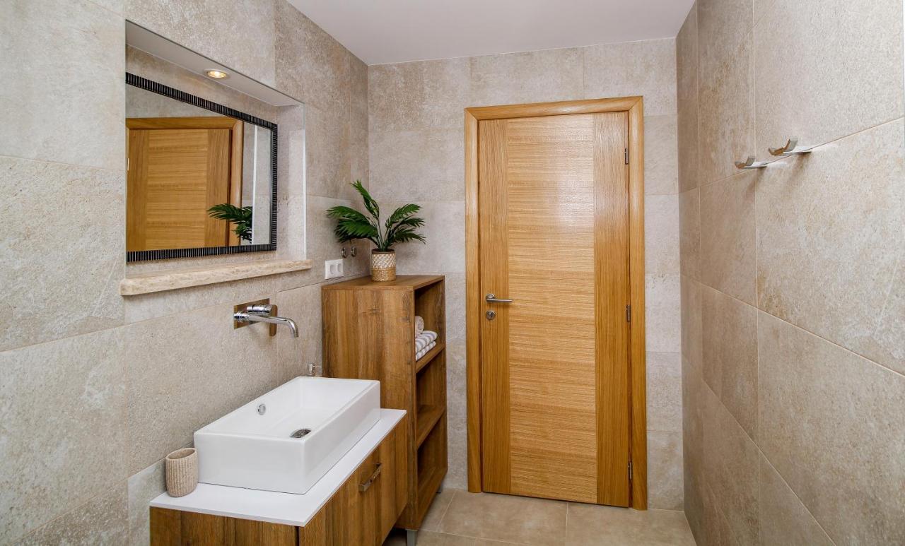 Apartments Balach Πόρετς Εξωτερικό φωτογραφία