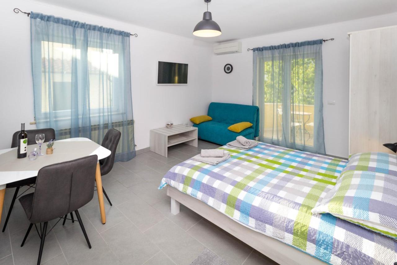 Apartments Balach Πόρετς Εξωτερικό φωτογραφία
